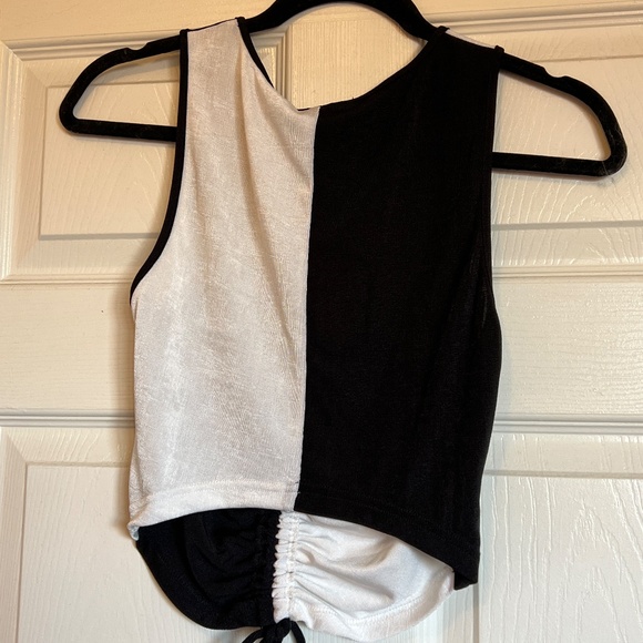 motel rocks Black And White Crop Top - Picture 2 of 2